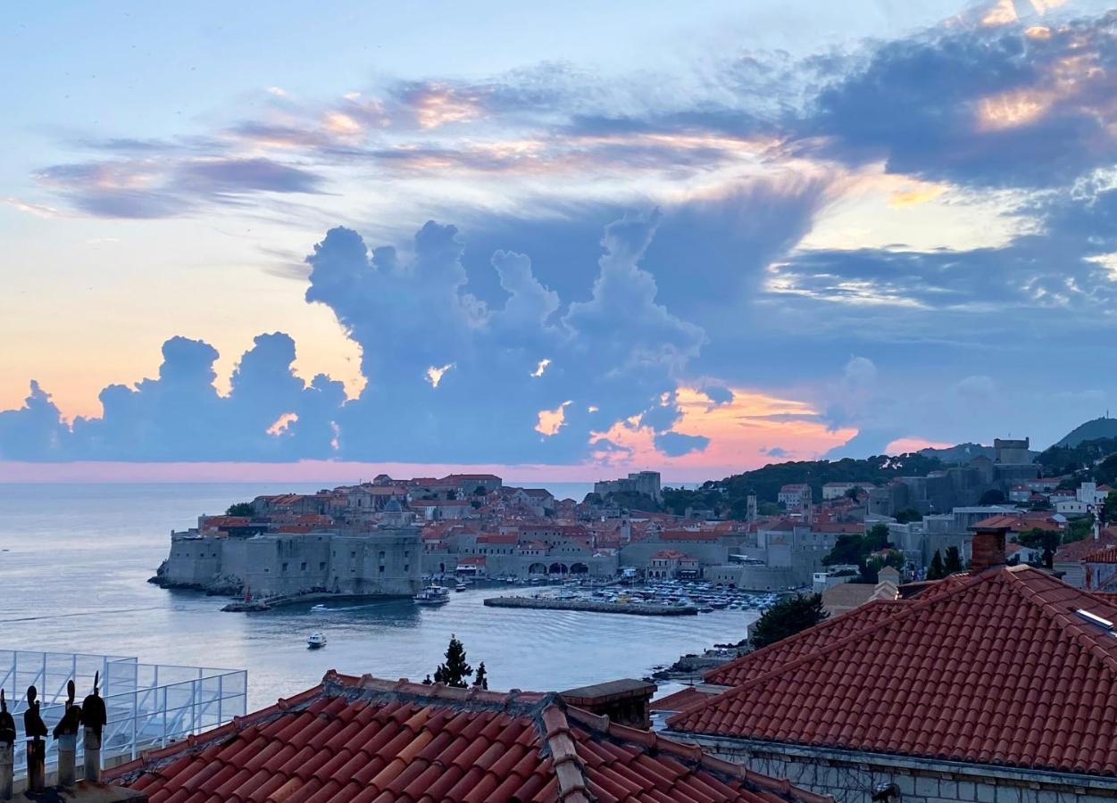 Sunset Over The Dubrovnik'S Old Town Kültér fotó