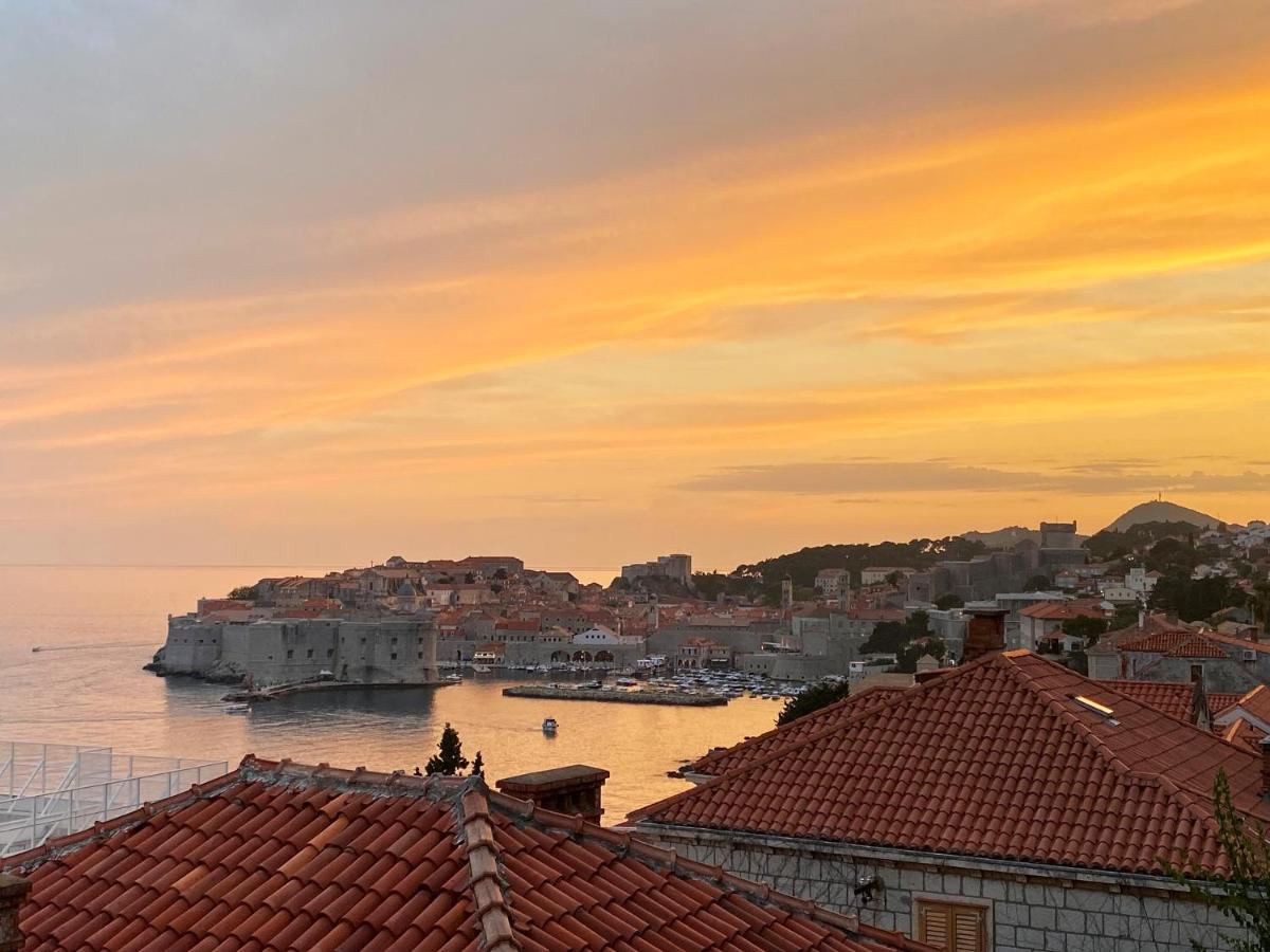 Sunset Over The Dubrovnik'S Old Town Kültér fotó